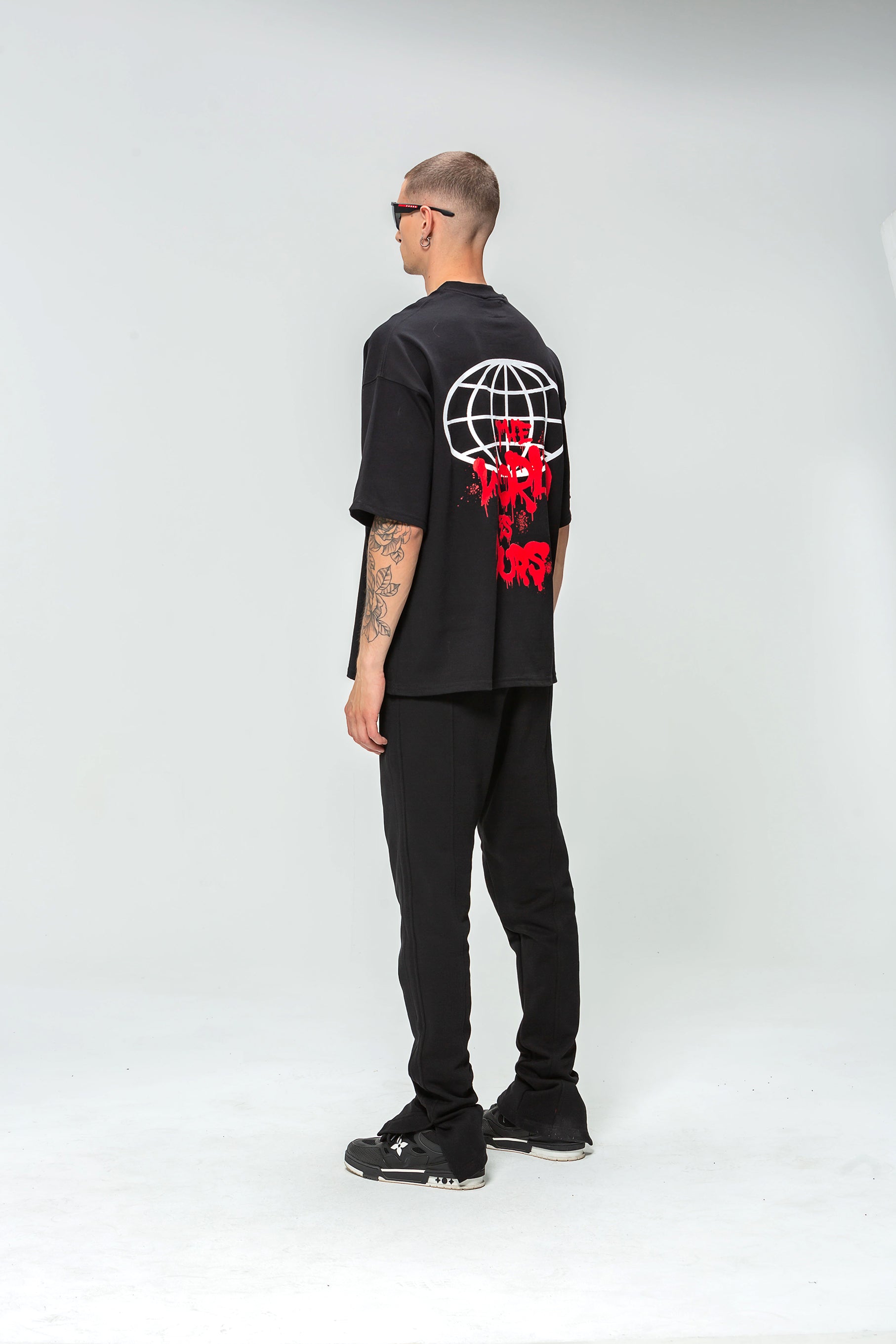 The World Is Yours 48 Carats Black Oversized T-Shirt