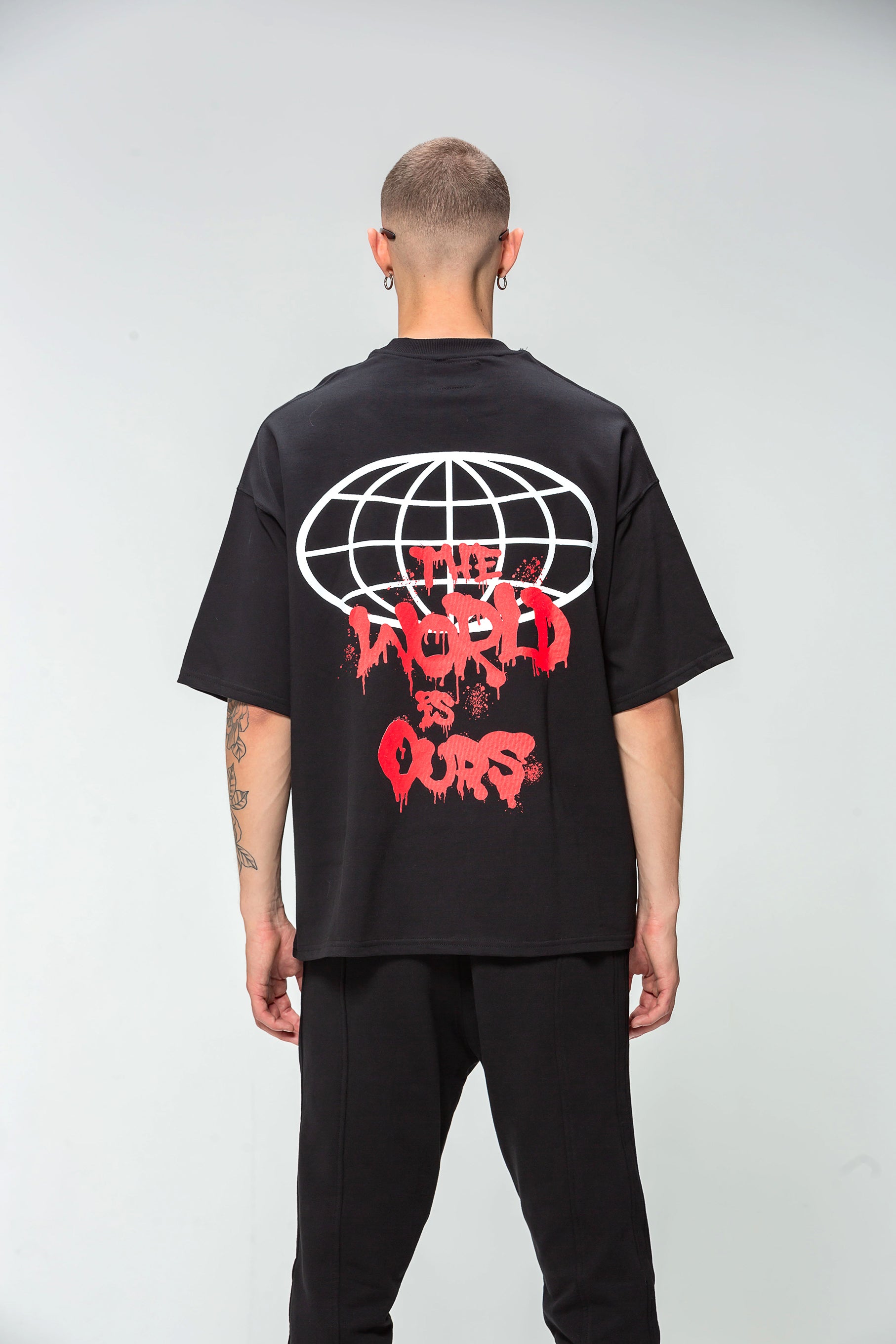 The World Is Yours 48 Carats Black Oversized T-Shirt