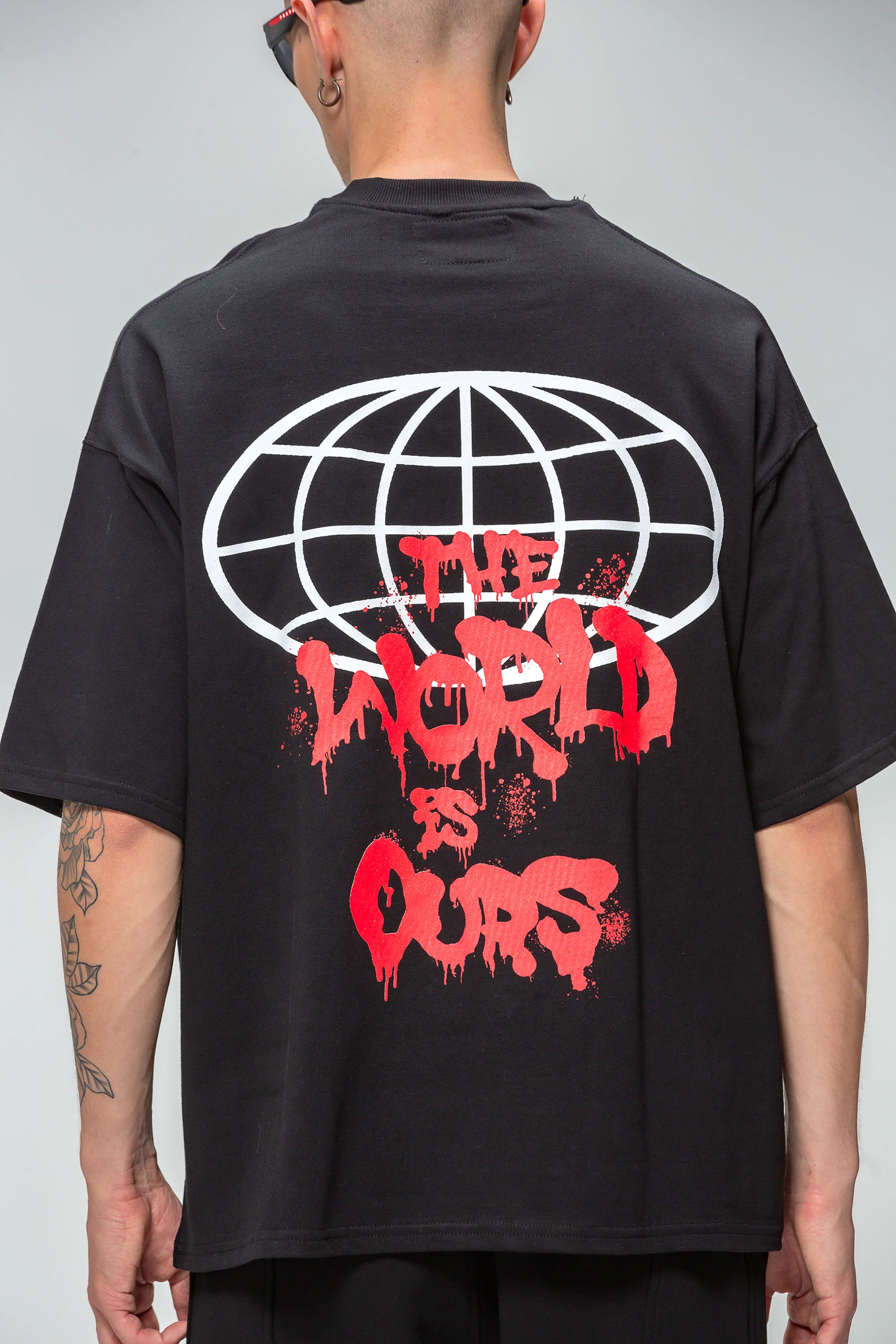 The World Is Yours 48 Carats Black Oversized T-Shirt