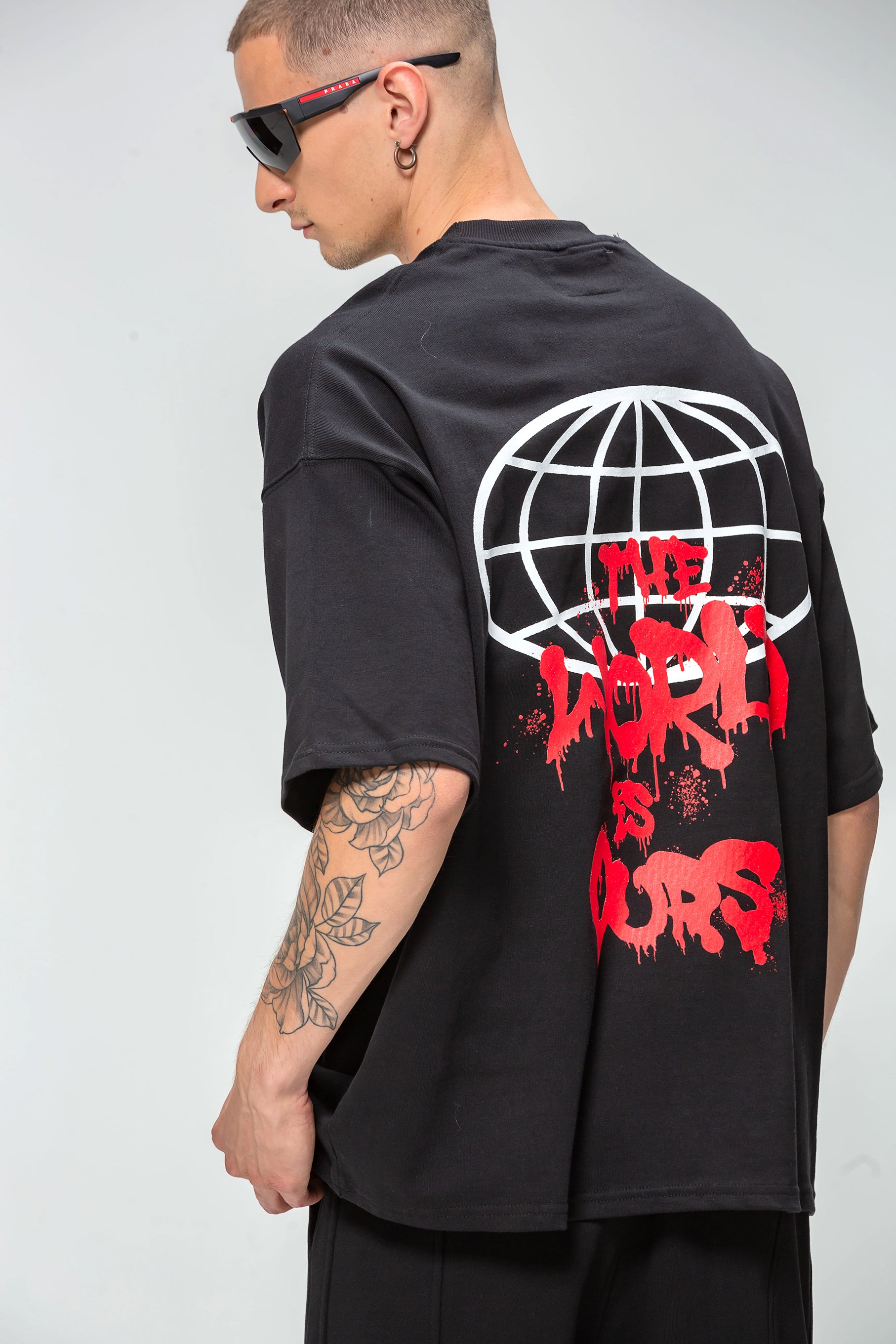 The World Is Yours 48 Carats Black Oversized T-Shirt