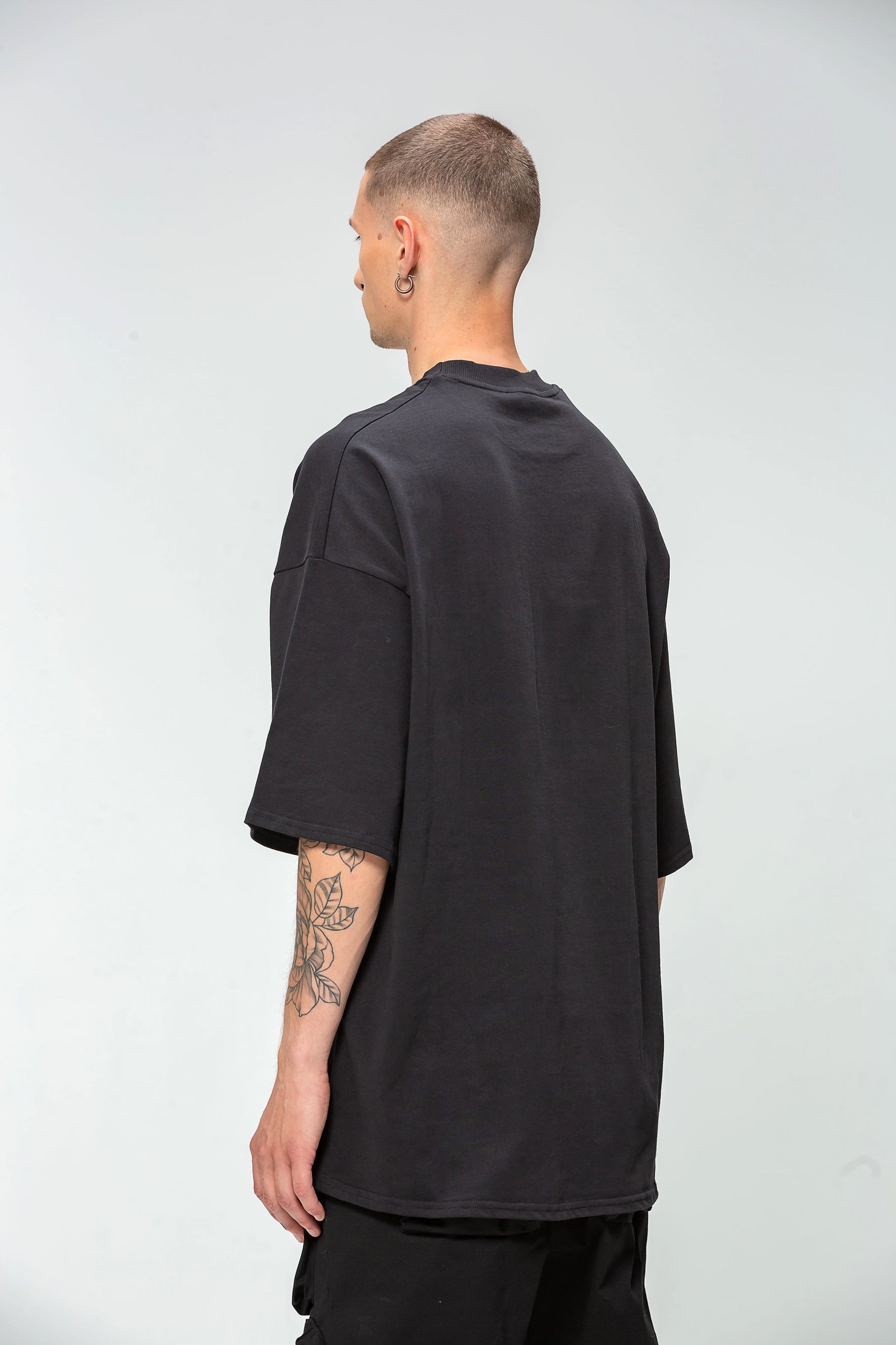 The Dove 48 Carats Black Oversized T-Shirt