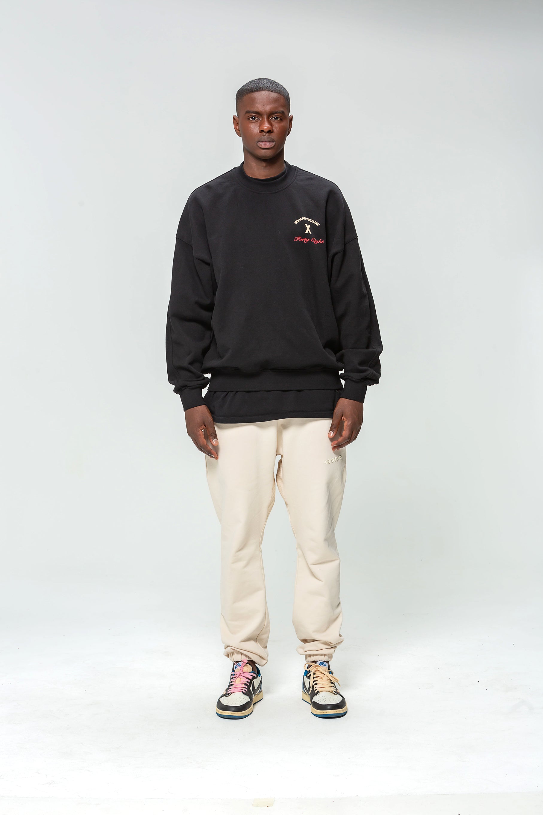 Sweatshirt Collar Black x CARRE VOLTAIRE model 1
