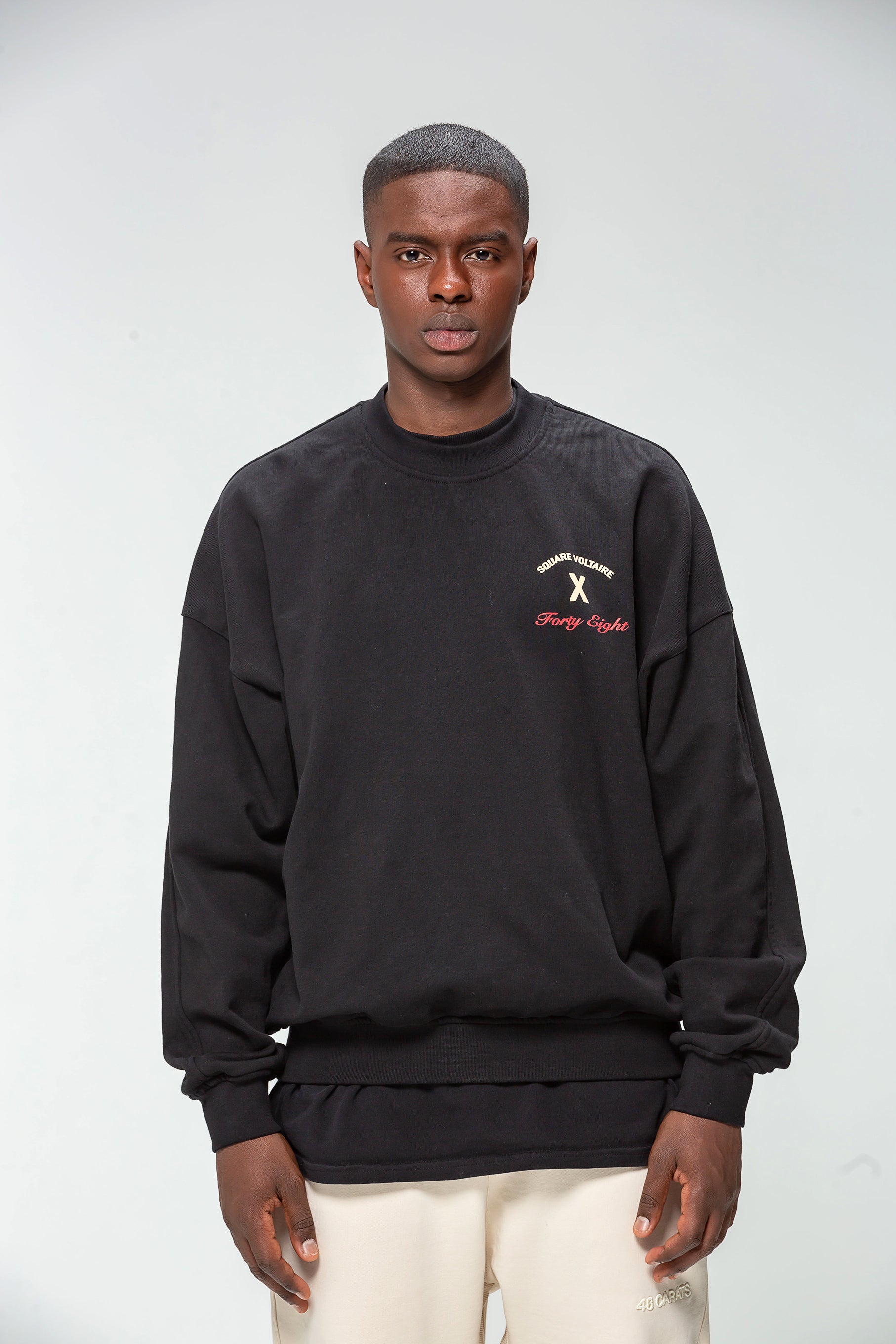 Sweatshirt Collar Black x CARRE VOLTAIRE model 1